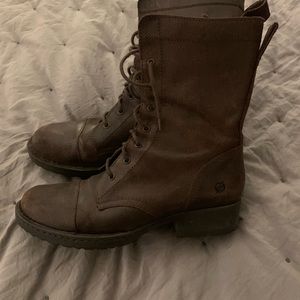 Size 9 Born brown vintage leather combat boot